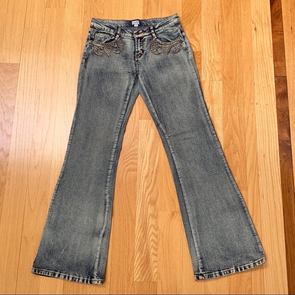 Cache fit and flare embellished jeans